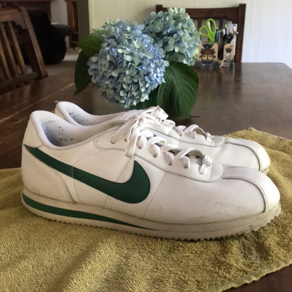 nike kelly green shoes